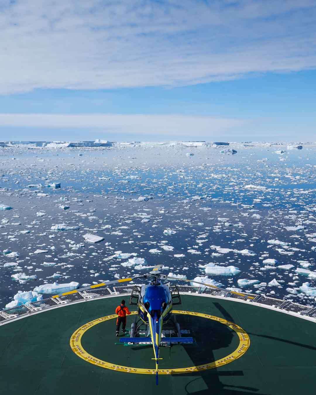 Blick auf ein Antarktis Expeditionsschiff